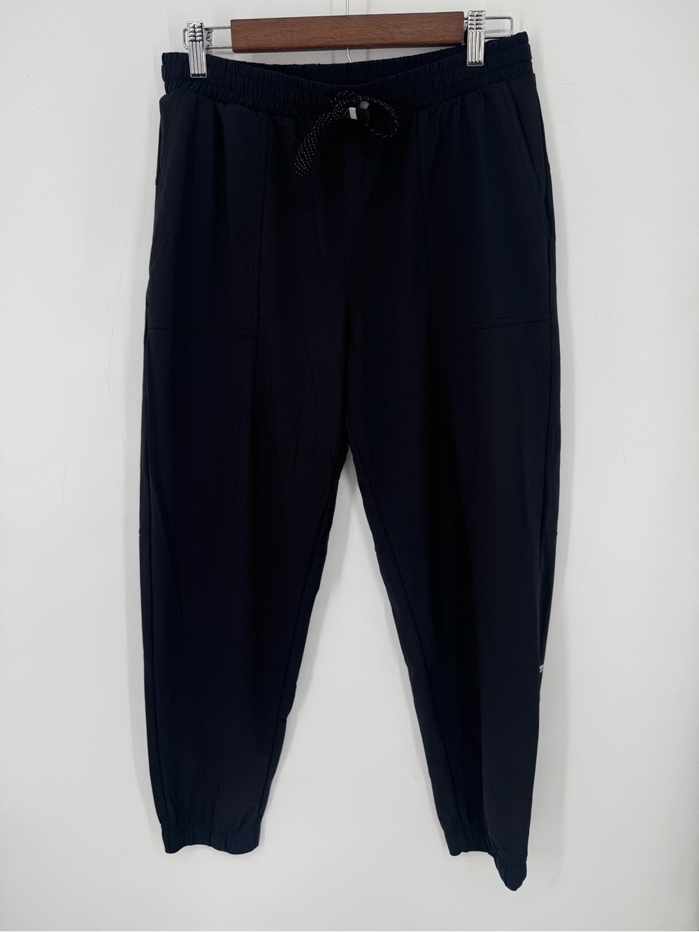 Fabletics Women's Black Joggers Size Medium Activewear Travel Athleisure Stretch